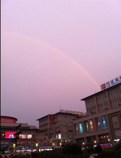 西安的彩虹啊。